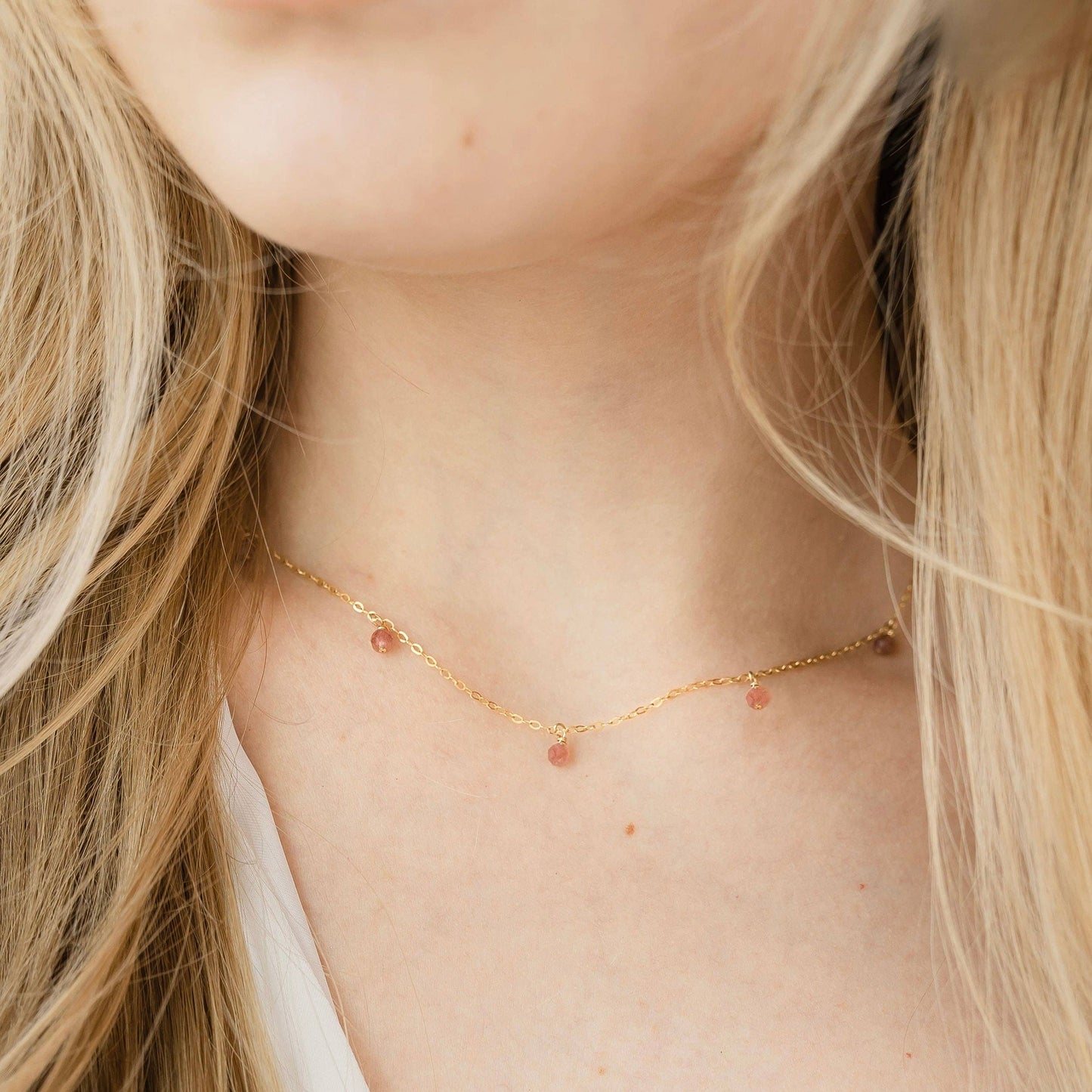 Petite Gold - Primrose Necklace: White (Natural Freshwater Pearls) / Gold Filled