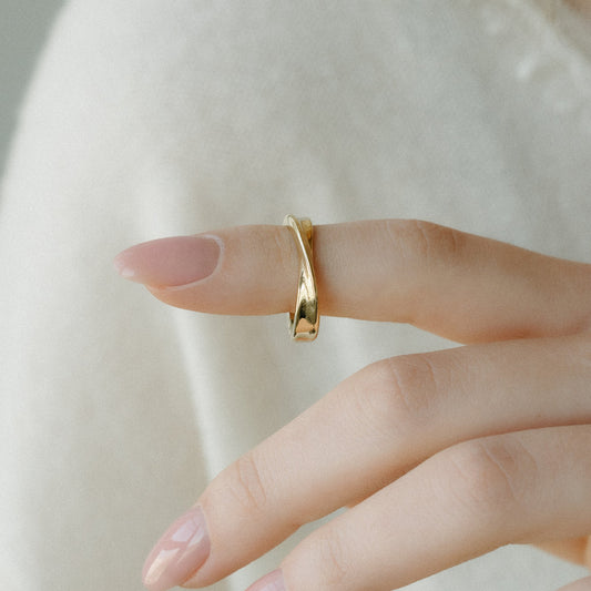 Petite Gold Twist Band 9