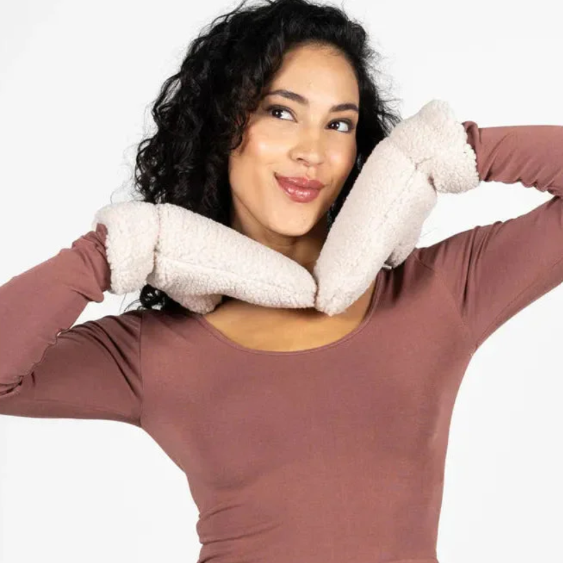 C'est Moi Teddy Mittens