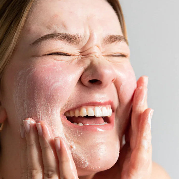 Om Organics White Willow Purifying Cleansing Gel - 105ml