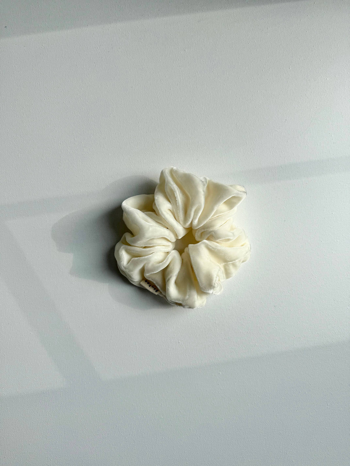 Billy Bamboo - Silk Velvet Large Scrunchie White Pearl