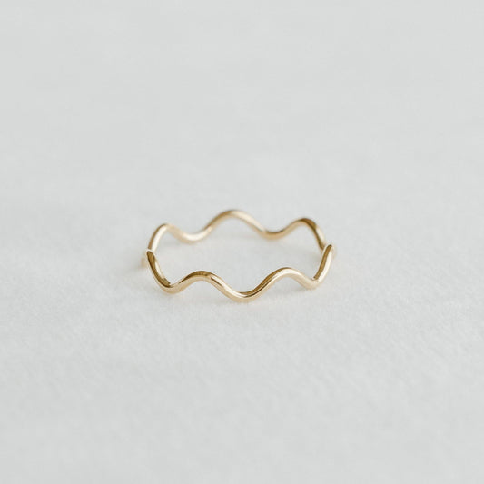 Petite Gold Wave Ring 8