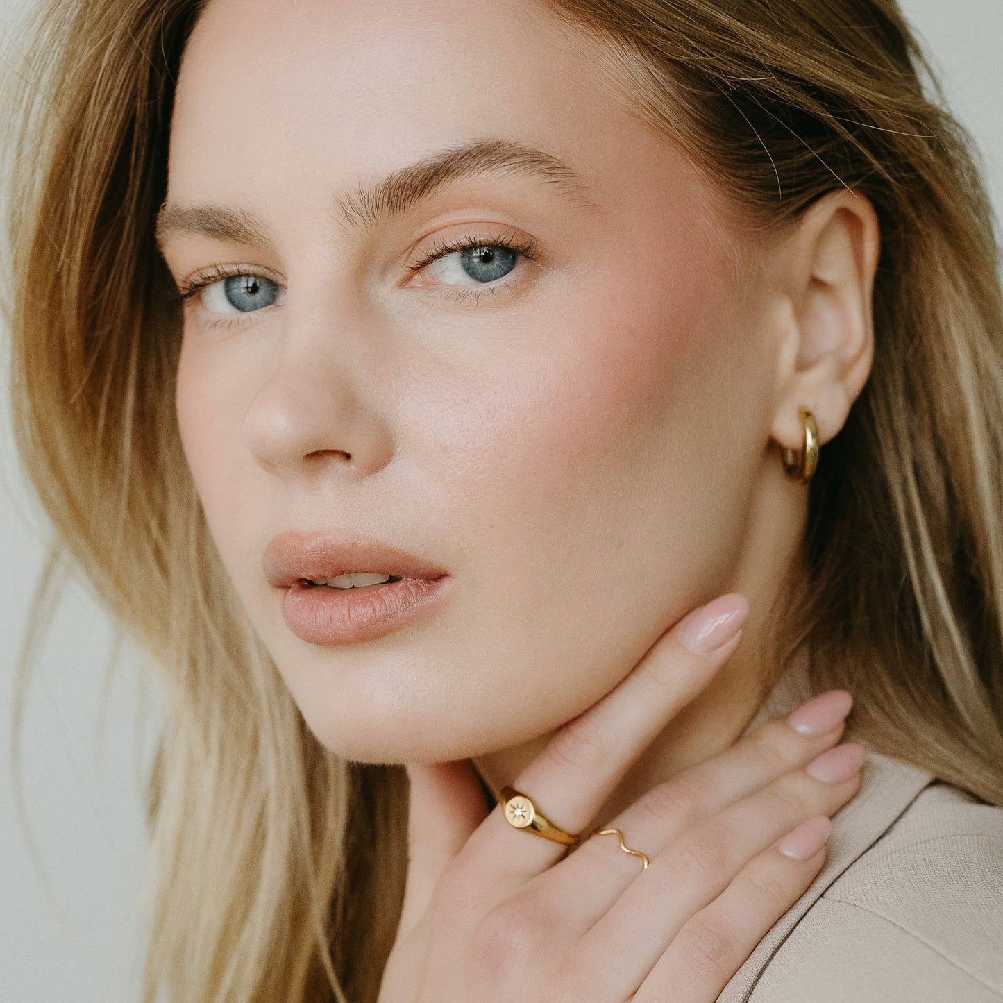 Petite Gold - Essential Hoops