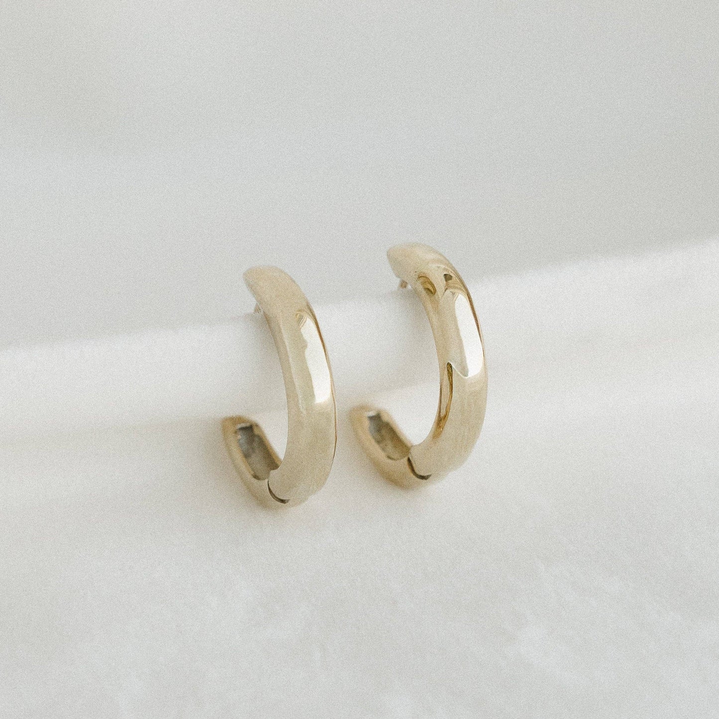 Petite Gold - Essential Hoops