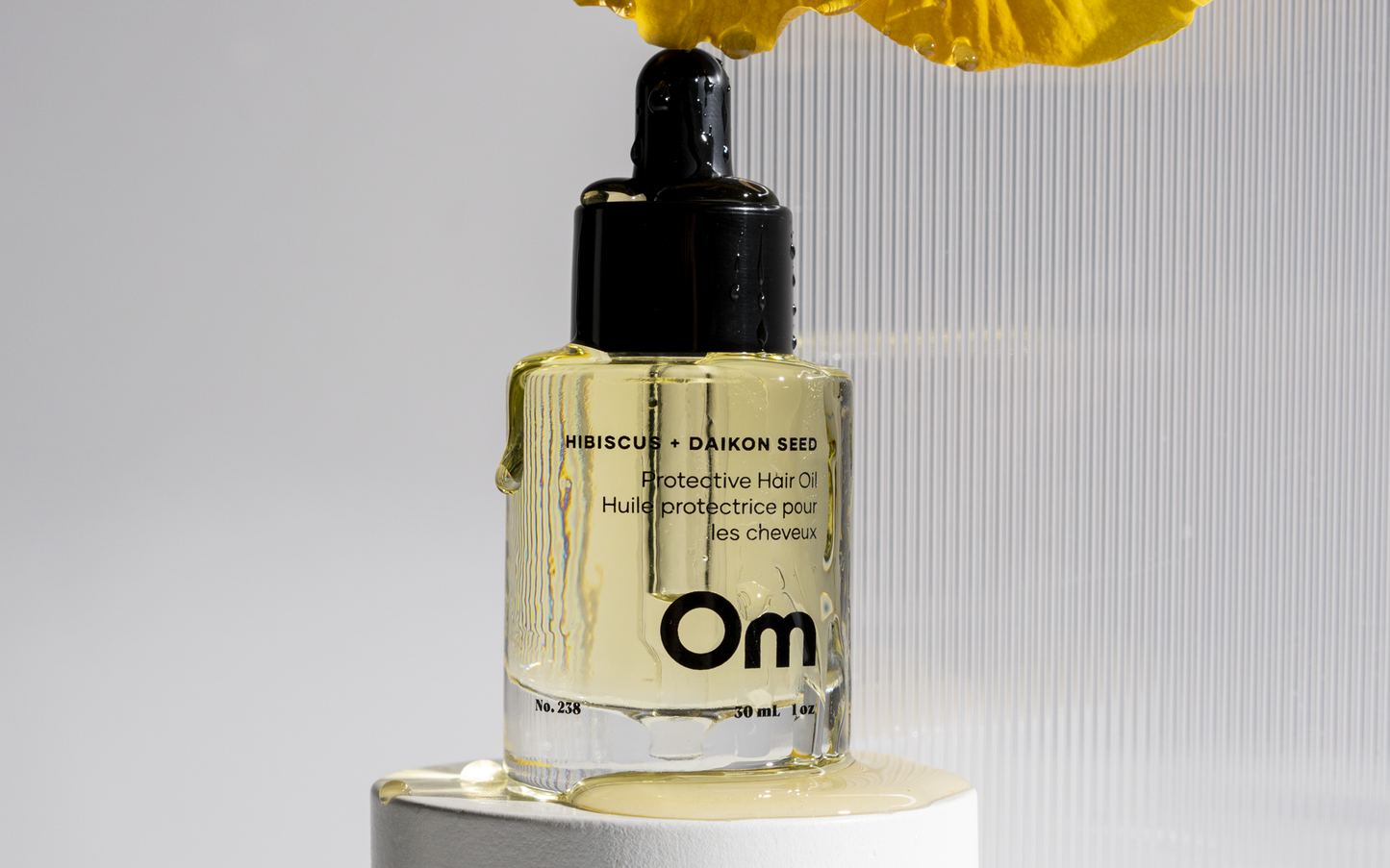Om Organics Skincare Hibiscus + Daikon Seed Protective Hair Oil 30ml