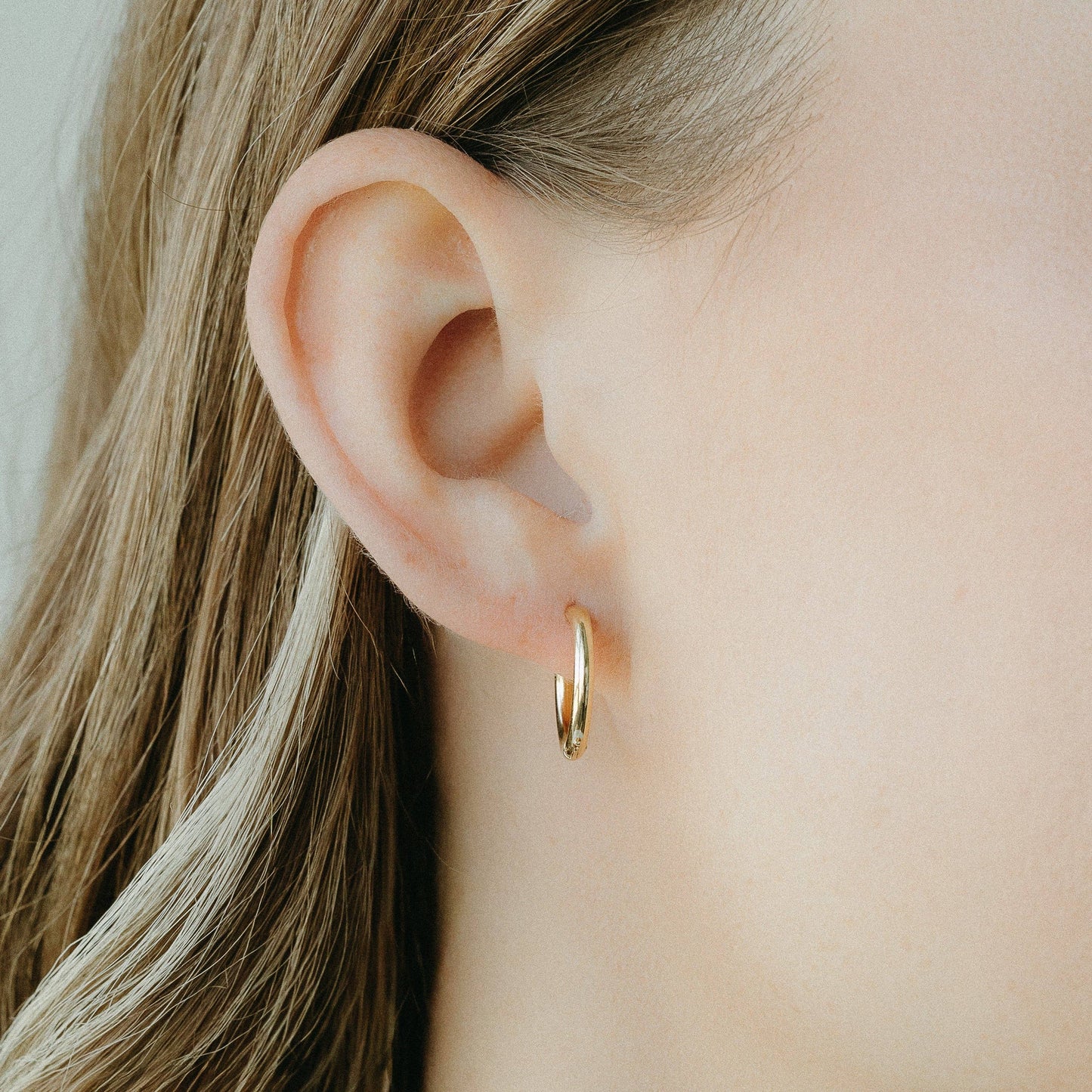 Petite Gold Thin Hoops Medium (14mm)
