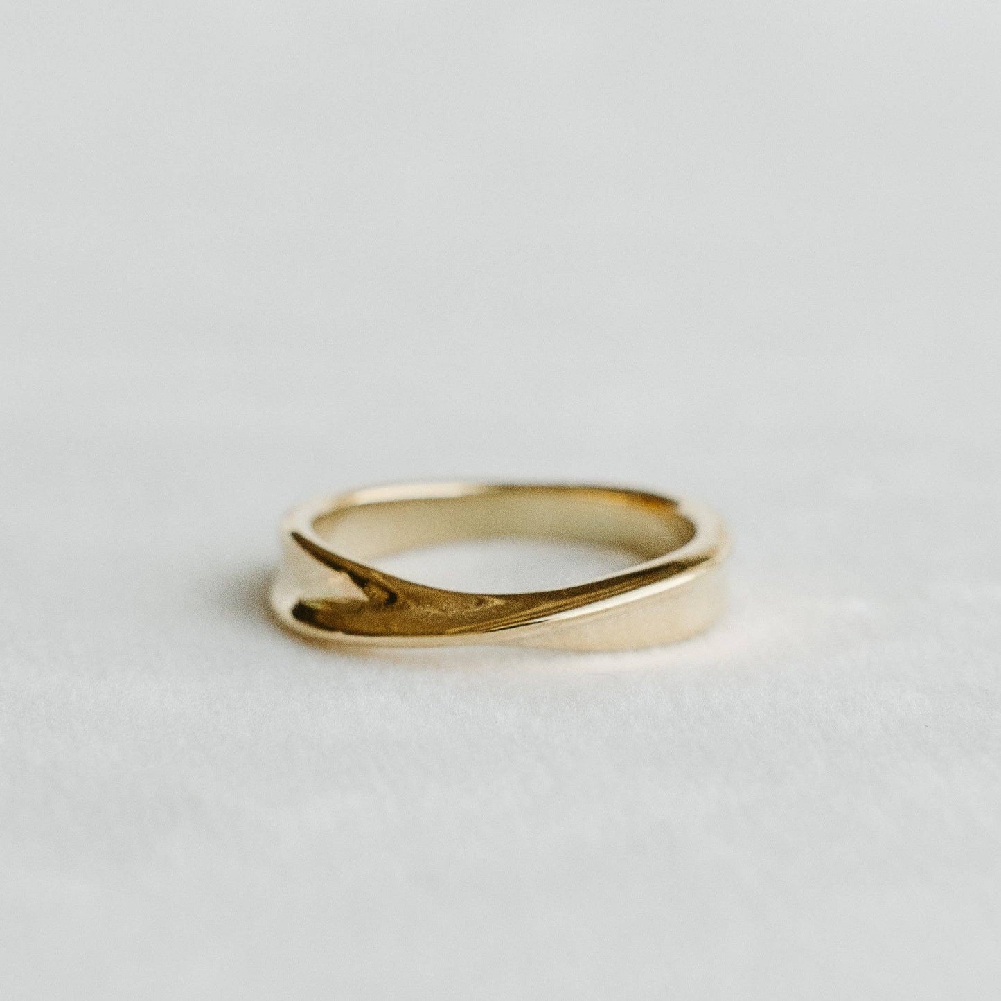 Petite Gold Twist Band 8