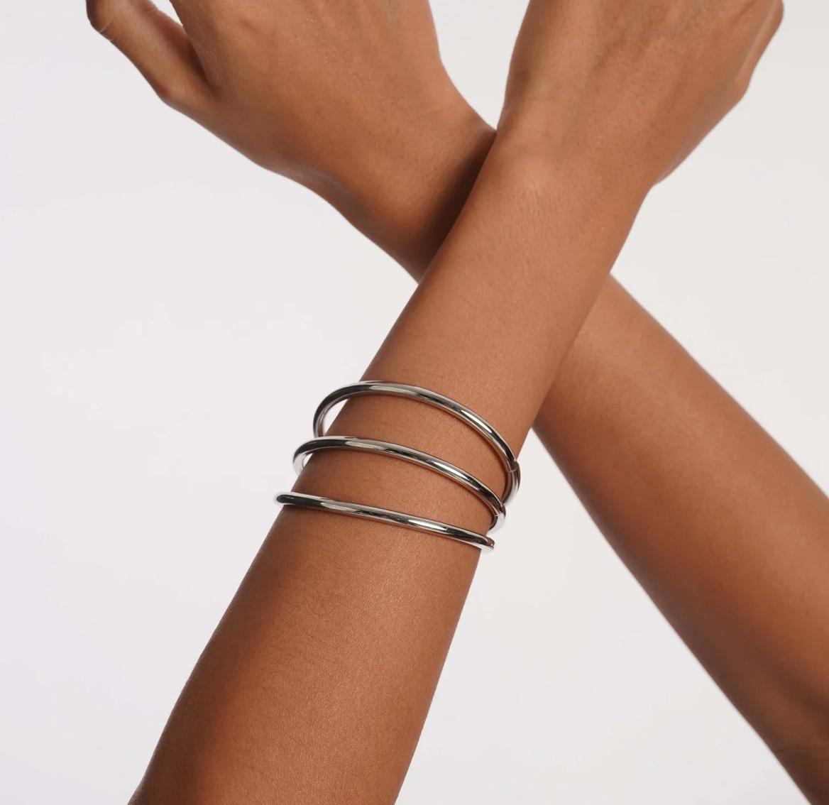 HoopLa - Sofia-Hinge Bangle 14K Gold  Waterproof- PVD plated: Silver / Thin