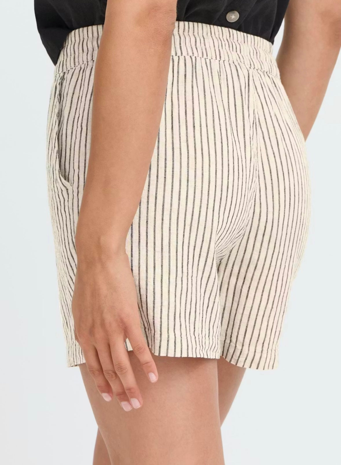 B Young BYfalakka Short Rainy Day Stripe