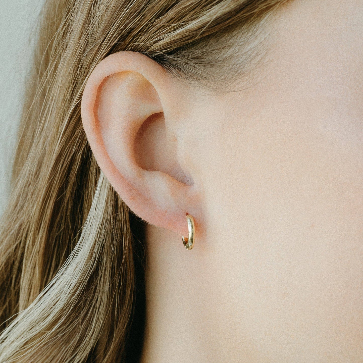 Petite Gold Thin Hoops Large (16mm)