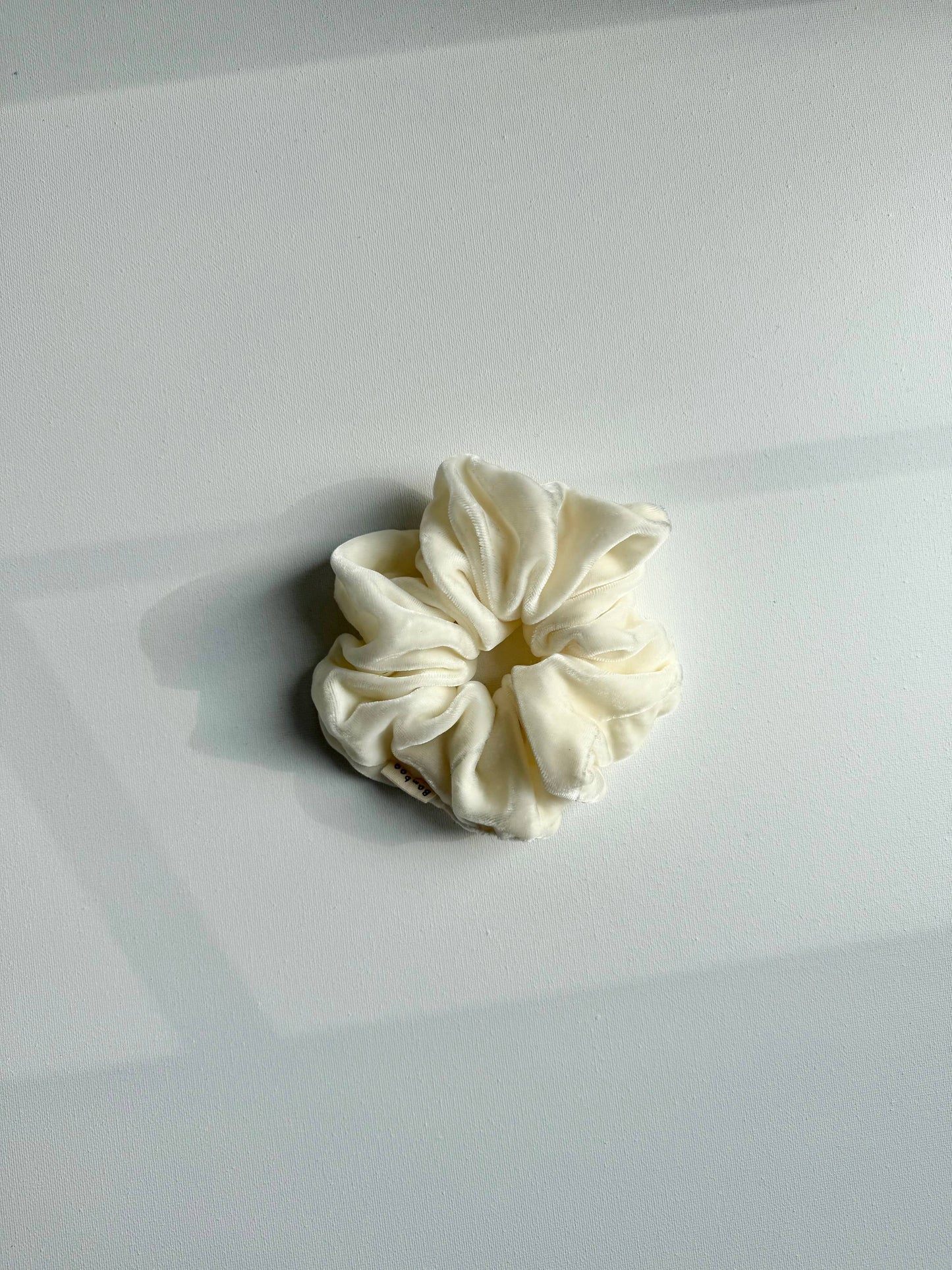 Billy Bamboo Silk Velvet Scrunchie - White pearl